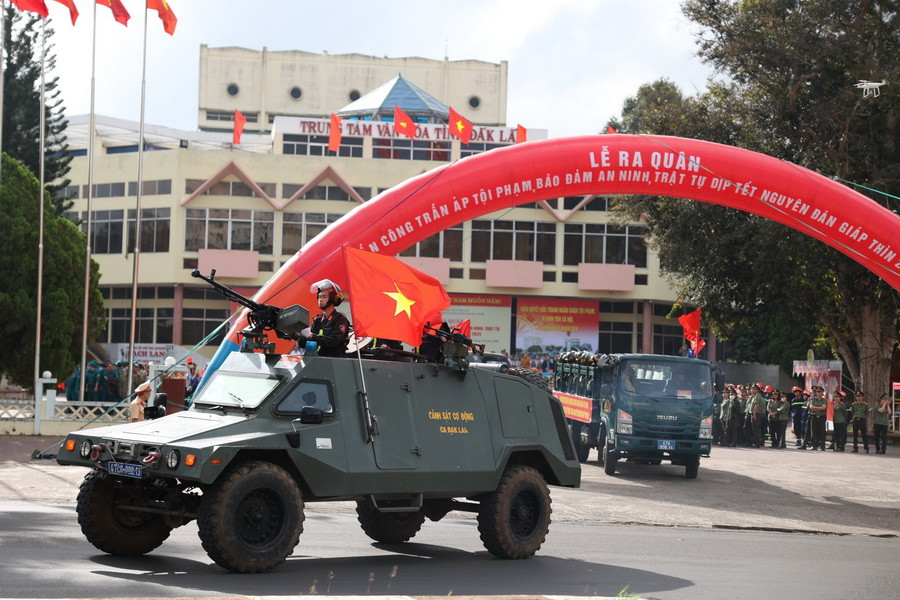 Ra quân tấn công, trấn áp tội phạm Tết Nguyên Đán Giáp Thìn năm 2024. (Ảnh: Tuấn Anh/TTXVN)