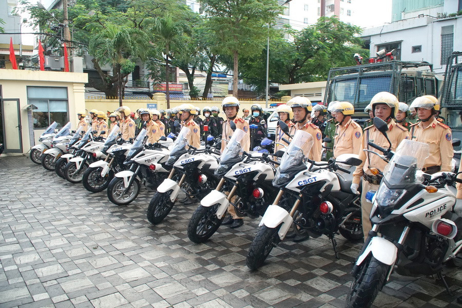 Lực lượng Công an thành phố Đà Nẵng tại lễ ra quân. (Ảnh: Quốc Dũng/TTXVN)