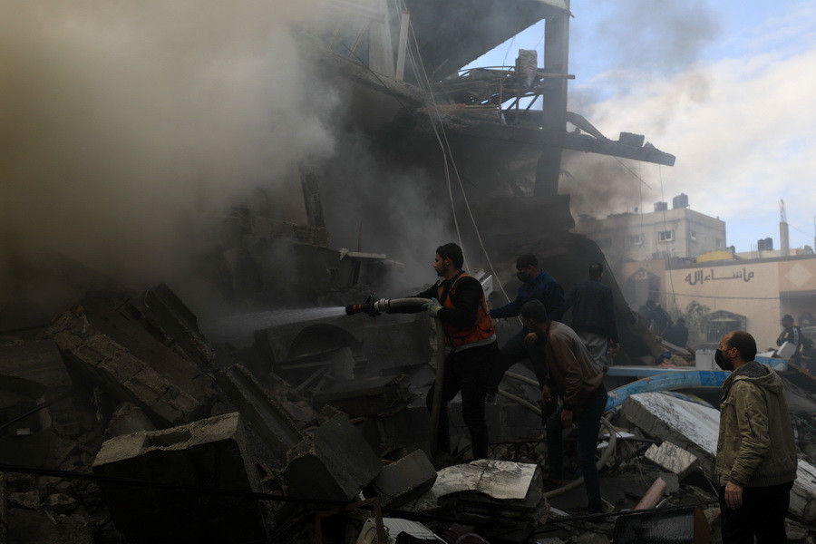 Cảnh đổ nát sau vụ oanh tạc của Israel xuống Dải Gaza. (Ảnh: THX/TTXVN)