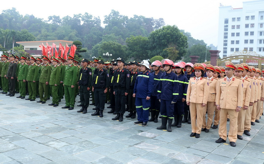 Các lực lượng trong Công an tỉnh Lào Cai tham dự lễ ra quân. (Ảnh: Quốc Khánh/TTXVN)