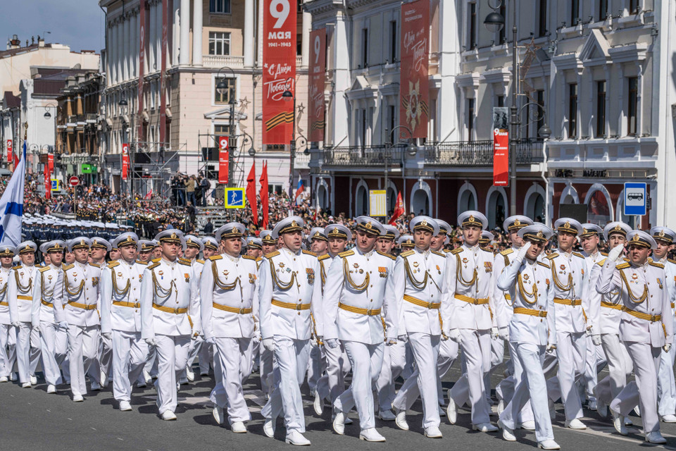 Các quân nhân Nga tham gia diễu binh kỷ niệm 78 năm Chiến thắng trong Chiến tranh Vệ quốc vĩ đại ở thủ đô Moskva, ngày 9/5/2023. (Ảnh: AFP/TTXVN)