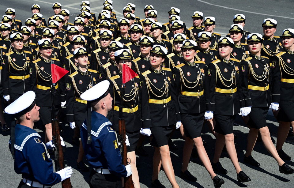 Các quân nhân Nga tham gia diễu binh kỷ niệm 78 năm Chiến thắng trong Chiến tranh Vệ quốc vĩ đại ở thủ đô Moskva, ngày 9/5/2023. (Ảnh: AFP/TTXVN)