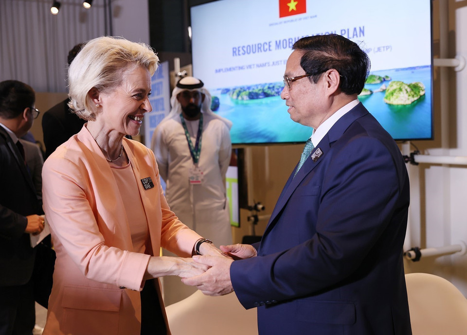 Thủ tướng Phạm Minh Chính gặp Chủ tịch Uỷ ban châu Âu Ursula von der Leyen. (Ảnh: Dương Giang/TTXVN)