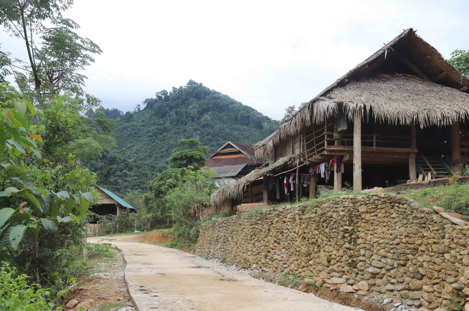 Đường vào bản Na Ngân, xã Nga My. (Ảnh: Xuân Tiến/TTXVN)