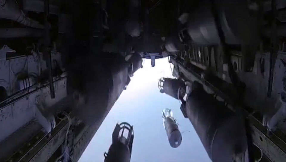 Máy bay ném bom Tu-22 thả bom vào các mục tiêu của IS. (Ảnh: Bộ Quốc phòng Nga)