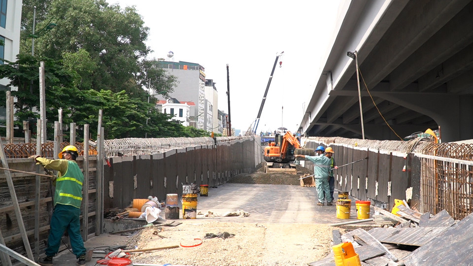 Gói thầu được xây dựng do liên danh nhà thầu gồm: Công ty Trách nhiệm hữu hạn Xây dựng Tokyu, Tập đoàn Taisei, Công ty Trách nhiệm hữu hạn Xây dựng Sumitomo Mitsui và Công ty Cổ phần Tập đoàn CIENCO 4. (Ảnh: Văn Hào/Vietnam+)