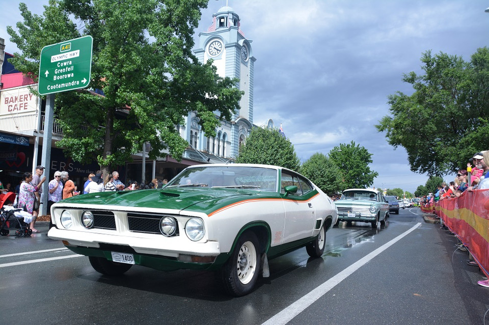 Lễ diễu hành của người dân thị trấn Young-thủ phủ trồng cherry của bang New South Wales. (Ảnh: Võ Giang/Vietnam+)