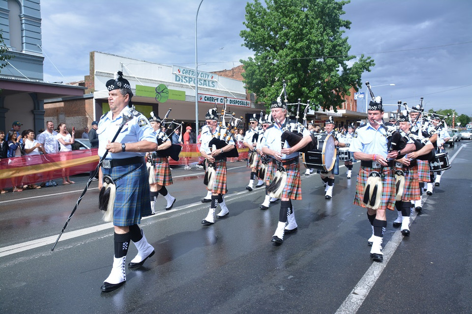 Lễ diễu hành của người dân thị trấn Young-thủ phủ trồng cherry của bang New South Wales. (Ảnh: Võ Giang/Vietnam+)