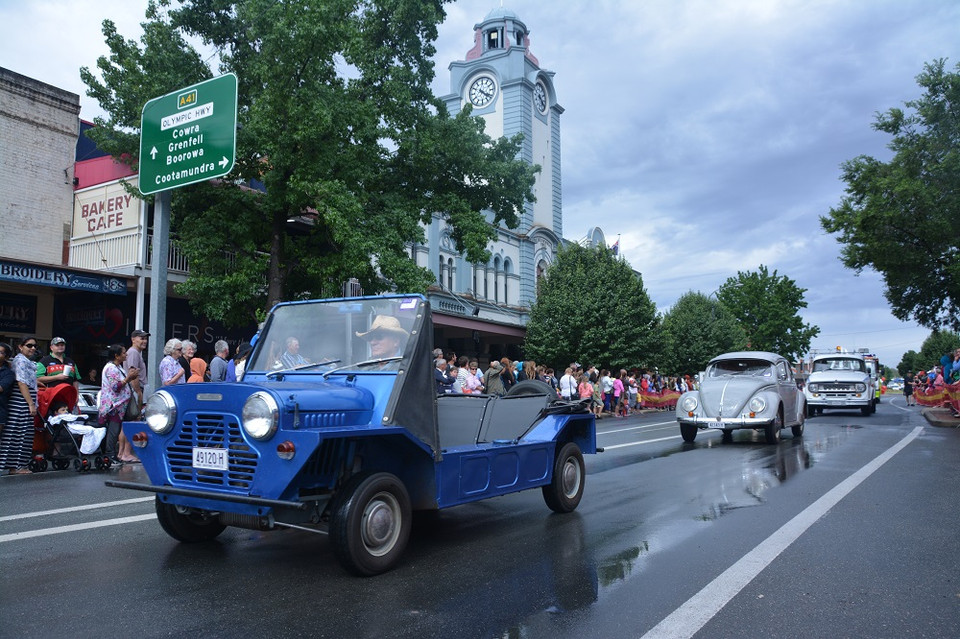 Lễ diễu hành của người dân thị trấn Young-thủ phủ trồng cherry của bang New South Wales. (Ảnh: Võ Giang/Vietnam+)