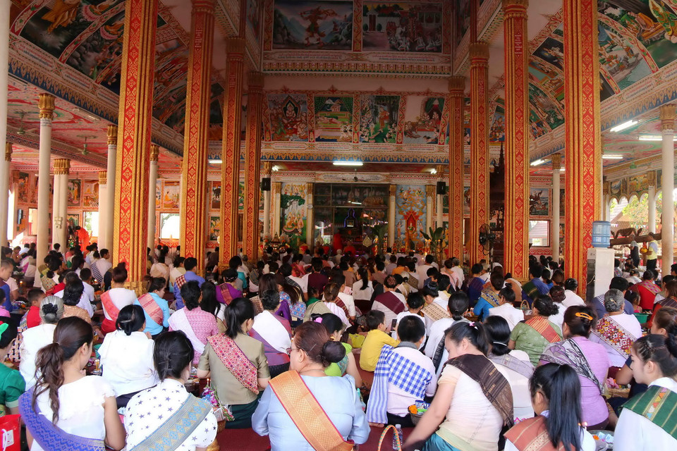 Quang cảnh lễ Okphansa (Lễ mãn chay). (Ảnh: Phạm Kiên/Vietnam+)