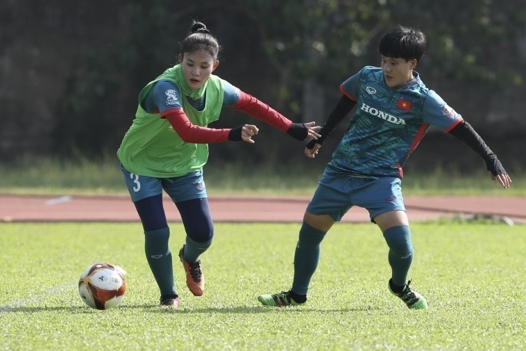 Trung vệ Chương Thị Kiều đã có thể quay trở lại tập cùng các đồng đội để chuẩn bị cho trận đấu đầu tiên của đội vào chiều 3/5 tới đây gặp Malaysia. (Ảnh: Minh Quyết/TTXVN)