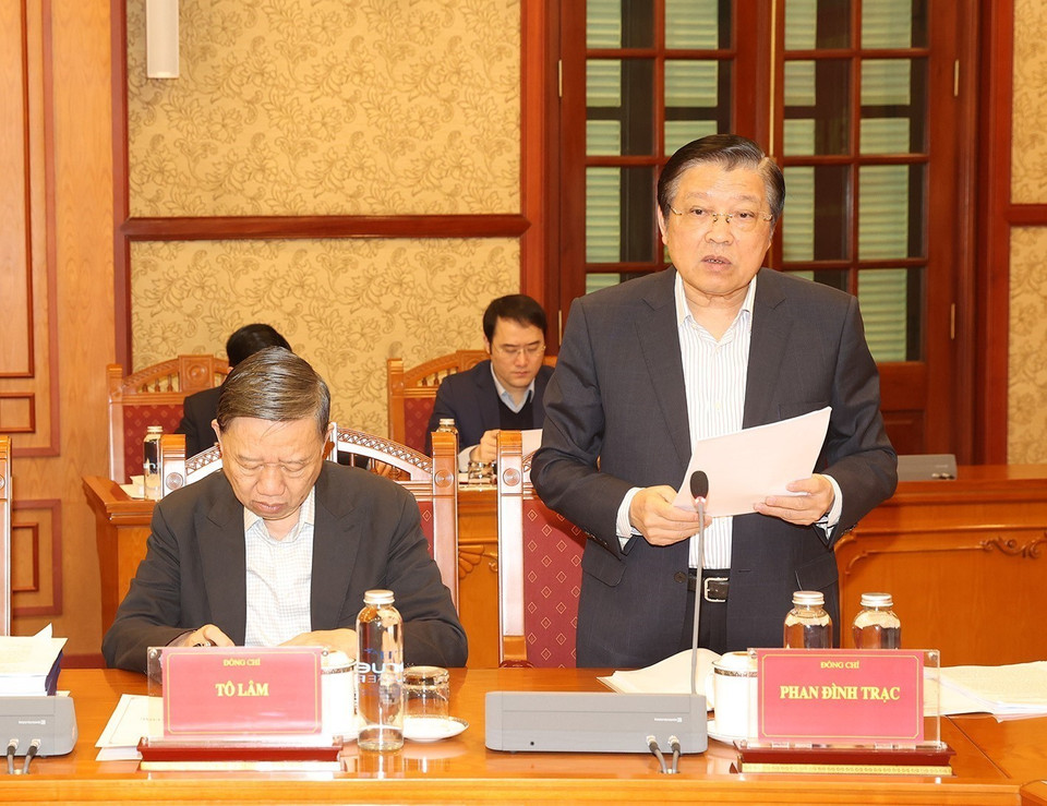 Ông Phan Đình Trạc, Ủy viên Bộ Chính trị, Bí thư Trung ương Đảng, Trưởng Ban Nội chính Trung ương, Phó Trưởng ban Thường trực Ban Chỉ đạo Trung ương về phòng, chống tham nhũng, tiêu cực phát biểu tại phiên họp. (Ảnh: Trí Dũng/TTXVN)