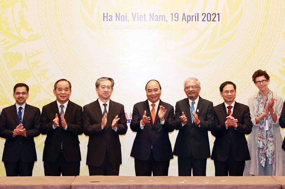 Chủ tịch nước Nguyễn Xuân Phúc và các đại biểu dự phiên thảo luận. (Ảnh: Thống Nhất/TTXVN)