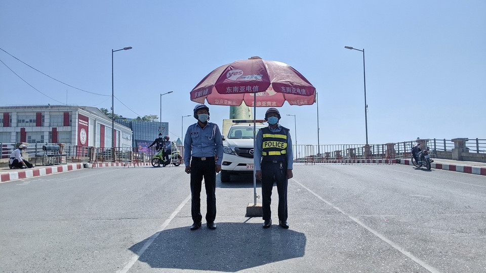 Từ sáng 20/2, các cầu dẫn vào đảo Kim Cương (Koh Pich) bị phong tỏa. (Ảnh: TTXVN phát)