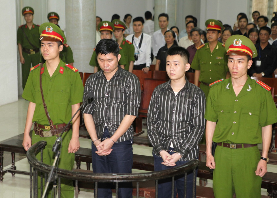 Do có một số tình tiết này không có điều kiện làm rõ ngay tại phiên tòa, Hội đồng xét xử đã quyết định tuyên trả hồ sơ vụ án để cơ quan công an tiến hành điều tra, bổ sung, làm rõ thêm các tình tiết đó. (Ảnh: Doãn Tấn/TTXVN)