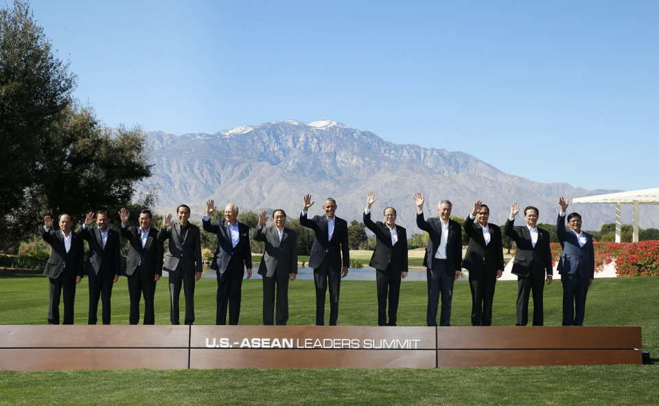 Các Trưởng đoàn chụp ảnh chung. (Ảnh: Đức Tám-TTXVN)