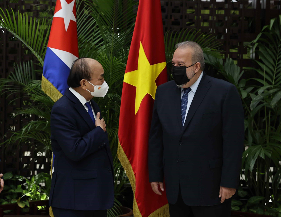 Chủ tịch nước Nguyễn Xuân Phúc hội kiến Thủ tướng Cộng hoà Cuba Manuel Marrero Cruz. (Ảnh: Thống Nhất/TTXVN)