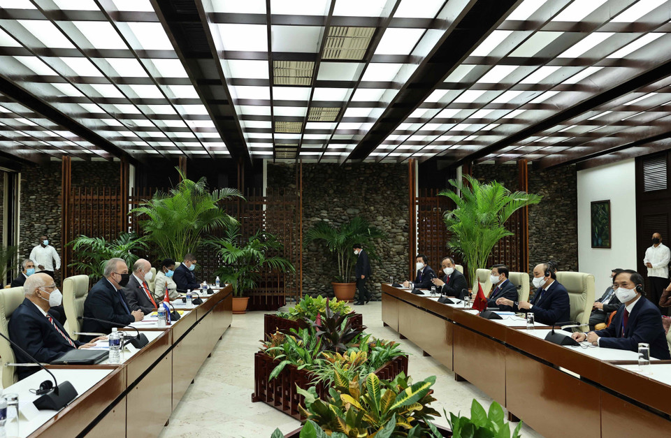 Chủ tịch nước Nguyễn Xuân Phúc hội kiến Thủ tướng Cộng hoà Cuba Manuel Marrero Cruz. (Ảnh: Thống Nhất/TTXVN)