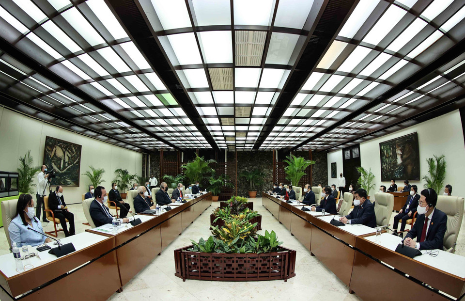 Chủ tịch nước Nguyễn Xuân Phúc hội kiến Thủ tướng Cộng hoà Cuba Manuel Marrero Cruz. (Ảnh: Thống Nhất/TTXVN)