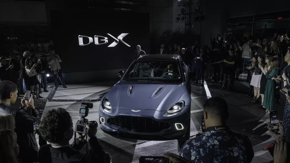 Aston Martin DBX - chiếc xe SUV đầu tiên của hãng xe đến từ Anh.