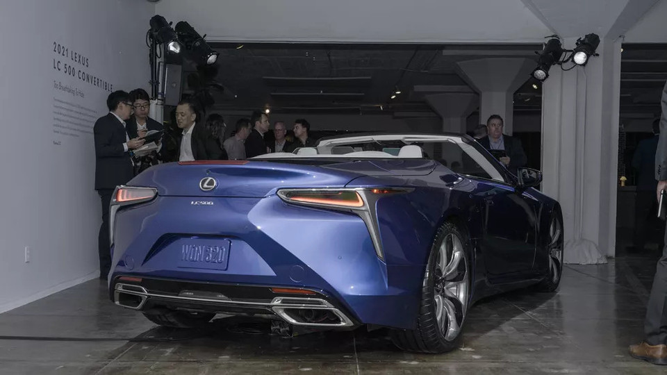 LC500 mui trần của Lexus.