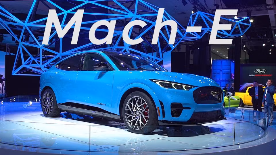 Chiếc Ford Mach-E mang theo cái tên Mustang huyền thoại.