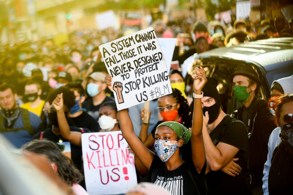 Người biểu tình tụ tập tại Oakland, California. (Nguồn: AP)