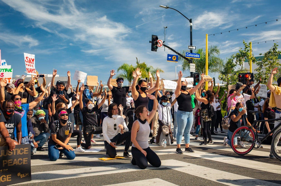 Người biểu tình tuần hành tại Santa Monica, Los Angeles. (Nguồn: Getty Images)