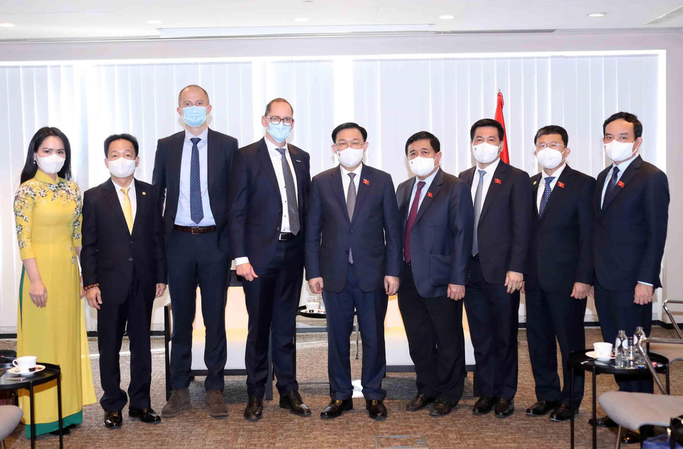 Chủ tịch Quốc hội Vương Đình Huệ tiếp lãnh đạo Tập đoàn Orsted Đan Mạch. (Ảnh: Doãn Tấn/TTXVN)