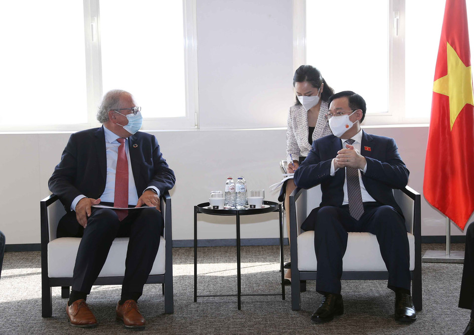 Chủ tịch Quốc hội Vương Đình Huệ tiếp lãnh đạo Tập đoàn Deme. (Ảnh: Doãn Tấn/TTXVN)