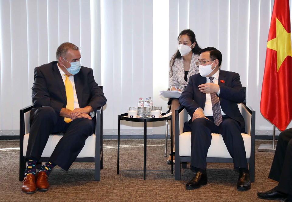 Chủ tịch Quốc hội Vương Đình Huệ tiếp lãnh đạo Tập đoàn GC International Hà Lan. (Ảnh: Doãn Tấn/TTXVN)