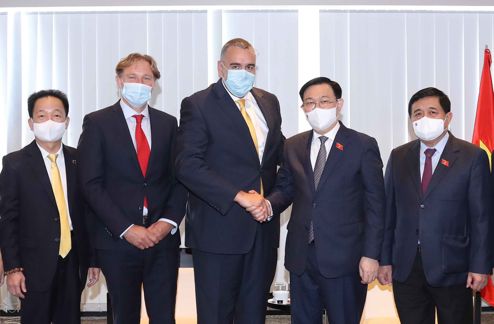 Chủ tịch Quốc hội Vương Đình Huệ tiếp lãnh đạo Tập đoàn GC International Hà Lan. (Ảnh: Doãn Tấn/TTXVN)