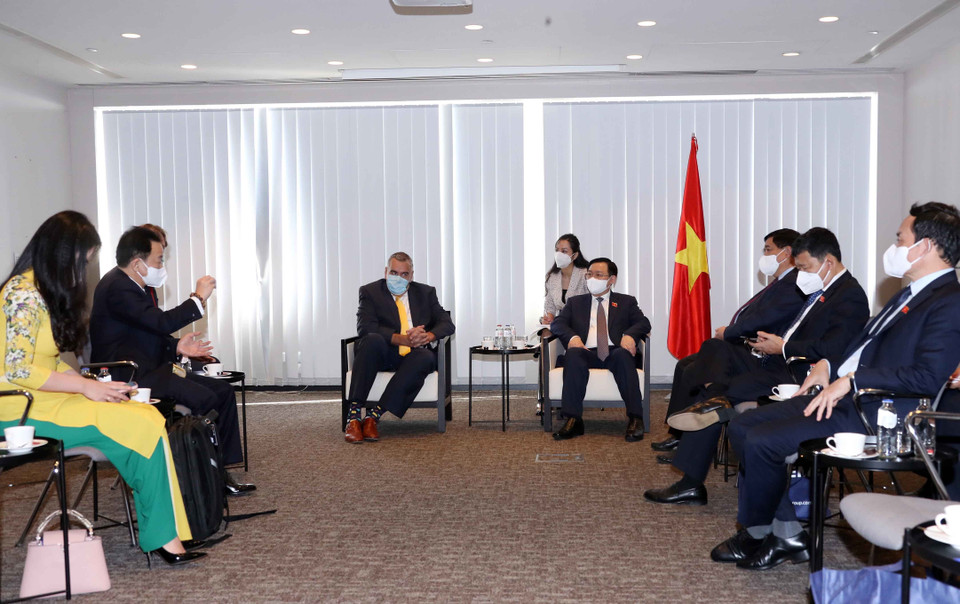 Chủ tịch Quốc hội Vương Đình Huệ tiếp lãnh đạo Tập đoàn GC International Hà Lan. (Ảnh: Doãn Tấn/TTXVN)