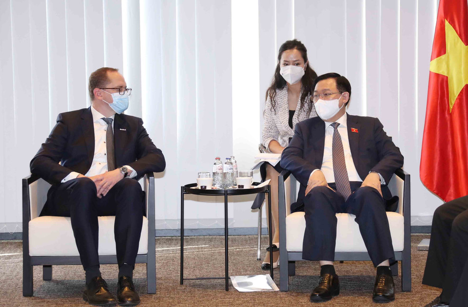 Chủ tịch Quốc hội Vương Đình Huệ tiếp lãnh đạo Tập đoàn Orsted Đan Mạch. (Ảnh: Doãn Tấn/TTXVN)