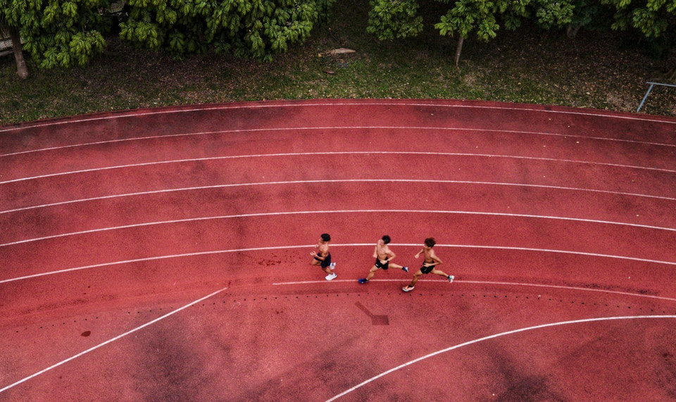 Đội tuyển điền kinh quốc gia tập luyện chuẩn bị cho các giải đấu lớn trong năm nay. (Ảnh: Thành Đạt/TTXVN)