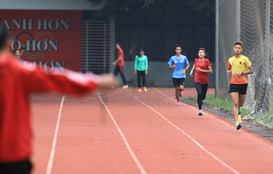 Đội tuyển điền kinh quốc gia tập luyện chuẩn bị cho các giải đấu lớn trong năm nay. (Ảnh: Thành Đạt/TTXVN)