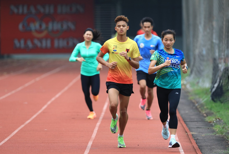 Cô gái vàng của làng Điền kinh Việt Nam Nguyễn Thị Oanh tích cực tập luyện trở lại sau đợt nghỉ Tết. (Ảnh: Thành Đạt/TTXVN)