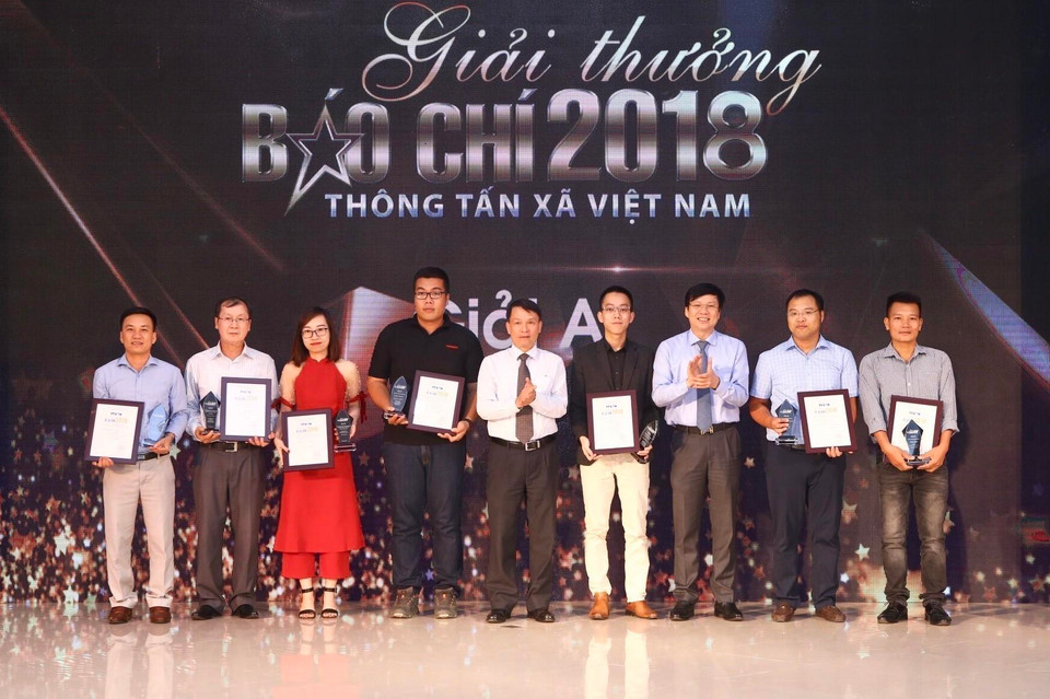 Lễ trao Giải báo chí Thông tấn xã Việt Nam năm 2018, vinh danh các tác giả có tác phẩm xuất sắc trong công tác tuyên truyền, cổ vũ phong trào thi đua lao động sáng tạo và phát hiện, bồi dưỡng những tài năng báo chí của đội ngũ những người làm báo TTXVN. (Ảnh: Thành Đạt - TTXVN)