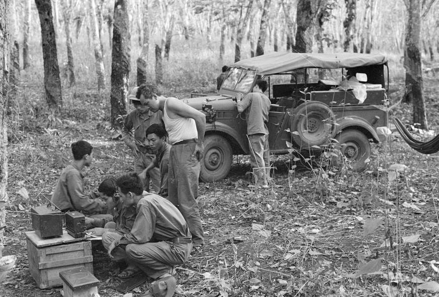 Tổ phóng viên mũi nhọn của Việt Nam Thông tấn xã đưa tin, ảnh về Chiến dịch Hồ Chí Minh lịch sử năm 1975. (Ảnh: TTXVN)
