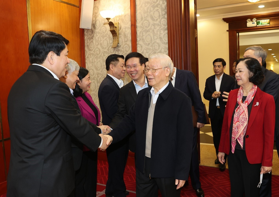 Tổng Bí thư, Chủ tịch nước Nguyễn Phú Trọng với các đồng chí Bộ Chính trị, Ban Bí thư. (Ảnh: Trí Dũng/TTXVN)