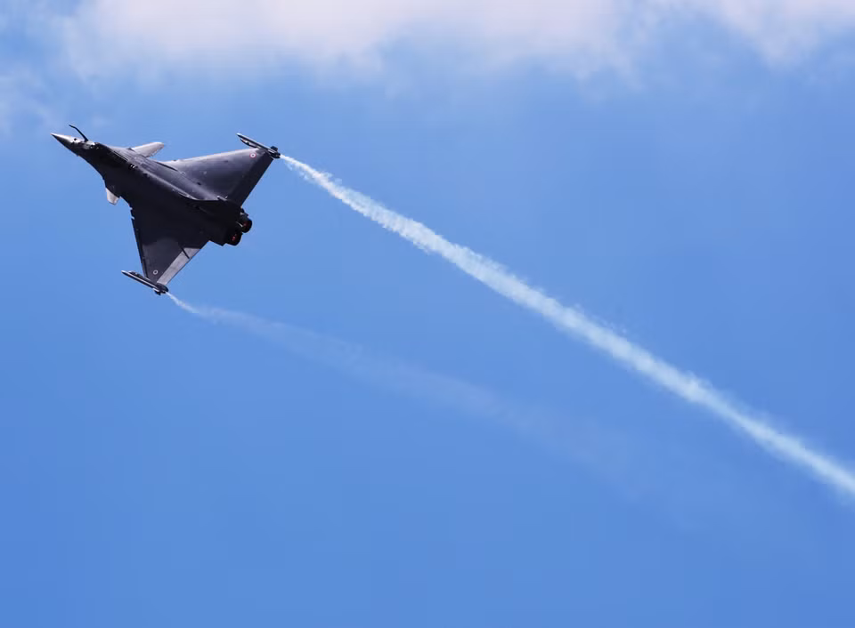 Máy bay Dassault Rafale bay trình diễn tại Triển lãm Quốc tế hàng không – không gian Paris lần thứ 53 ở Le Bourget, Pháp, ngày 17/6/2019. (Ảnh: THX/ TTXVN)