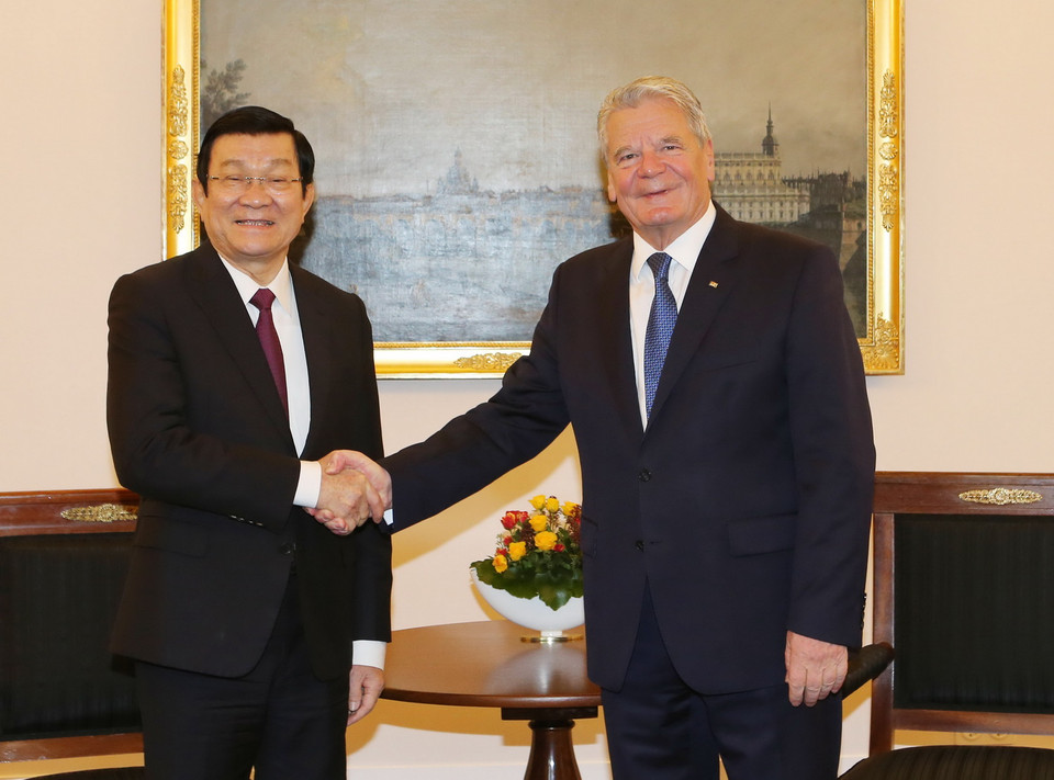 Tổng thống Cộng hòa Liên bang Đức Joachim Gauck đón Chủ tịch nước Trương Tấn Sang. (Ảnh: Nguyễn Khang/TTXVN)