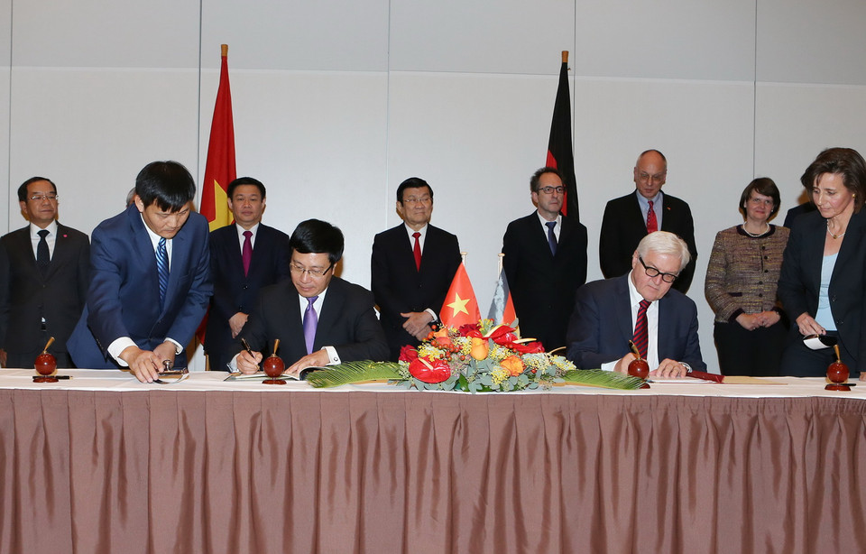 Chủ tịch nước Trương Tấn Sang chứng kiến Lễ ký Biên bản ghi nhớ giữa bộ, ngành hai nước. (Ảnh: Nguyễn Khang/TTXVN)