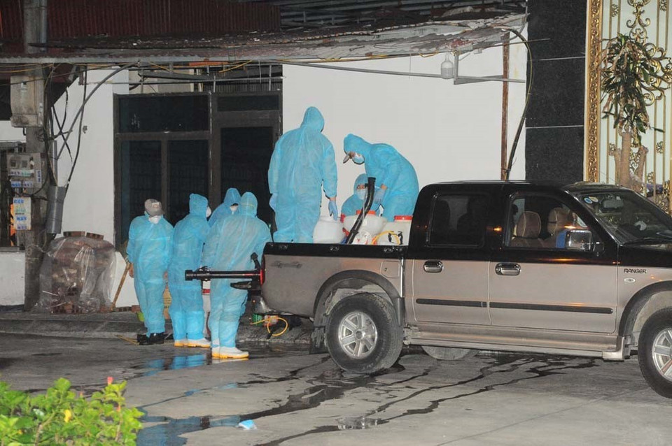 UBND tỉnh đã yêu cầu thiết lập vùng phong tỏa cách ly y tế tạm thời tại phố Ngô Quyền. (Ảnh: Mạnh Minh/TTXVN)