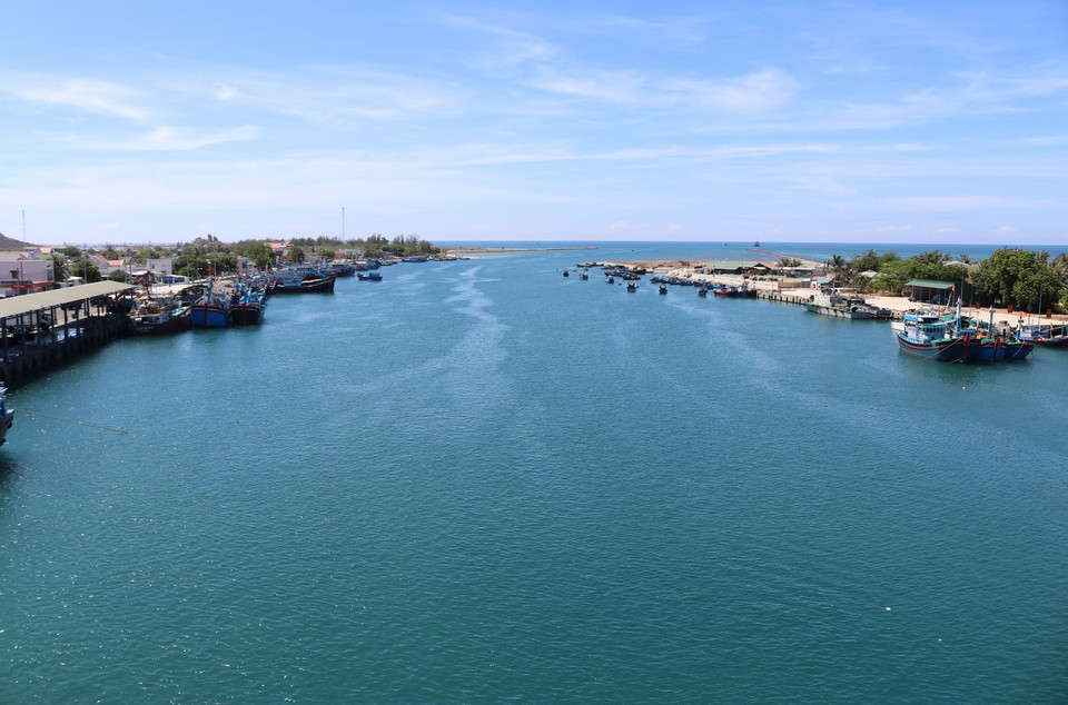 Đầm Nại (huyện Ninh Hải, Ninh Thuận) có diện tích khoảng 1.200 ha, là 1 trong 12 đầm phá ven biển lớn của Việt Nam. (Ảnh: Nguyễn Thành/TTXVN)