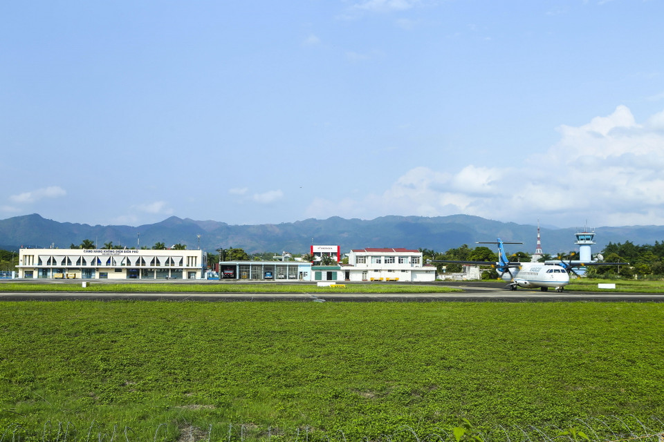 Sân bay Điện Biên Phủ đang được chuẩn bị mở rộng để đón du khách đến với vùng đất lịch sử anh hùng. (Ảnh: Phan Tuấn Anh/TTXVN)