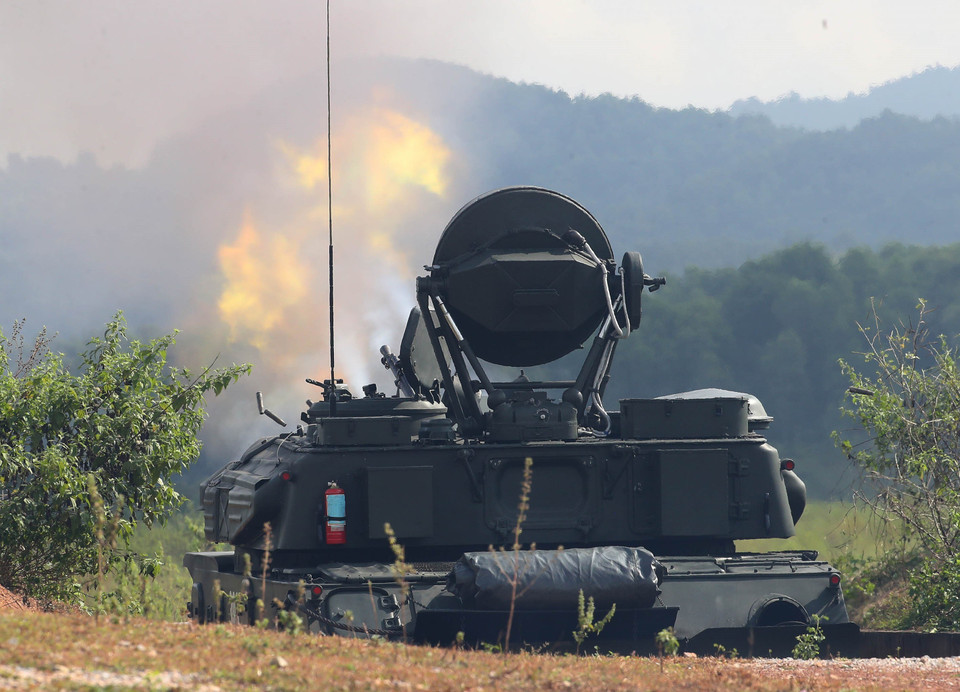 Pháo phòng không Zsu-23 diệt mục tiêu ngay từ loạt đạn đầu. (Ảnh: Trọng Đức/TTXVN)