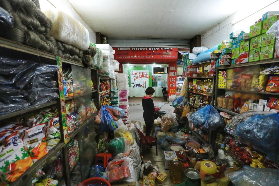 Nhu yếu phẩm đầy đủ phục vụ nhu cầu mua sắm của người dân. (Ảnh: Tuấn Anh/TTXVN)