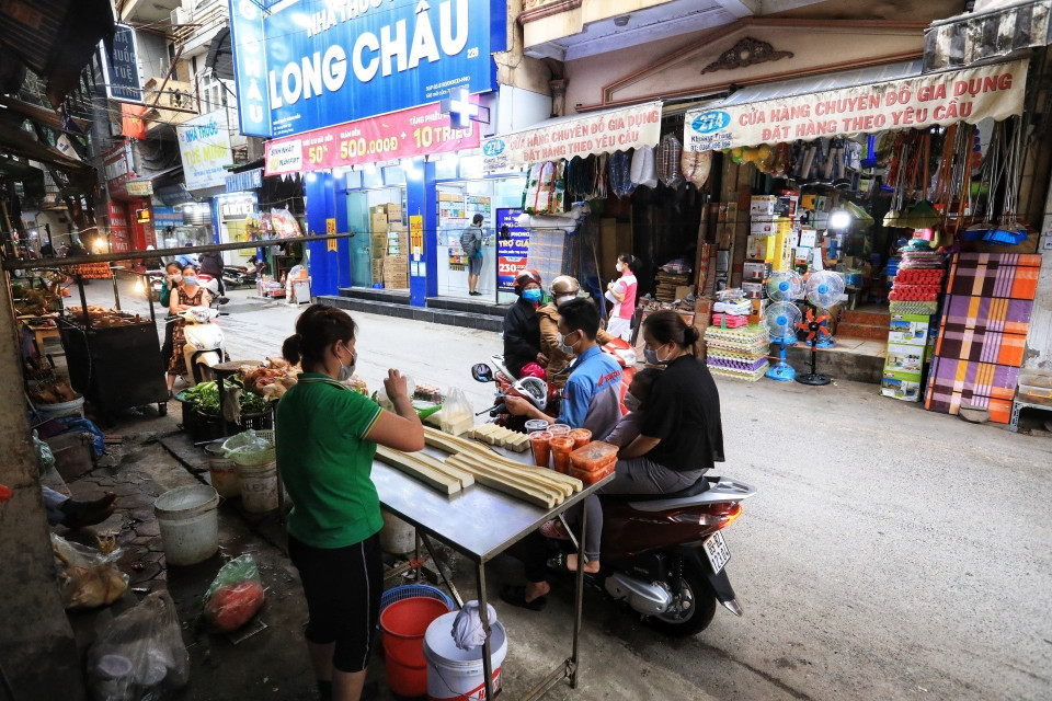 Cửa hàng bán đậu phụ trên địa bàn quận Thanh Xuân mở cửa trở lại để phục vụ khách như bình thường. (Ảnh: Tuấn Anh/TTXVN)