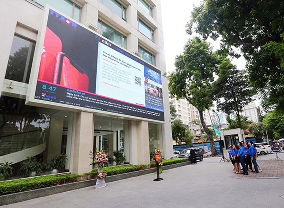 Từ ngày 17/9/2018, TTXVN khai trương bảng thông tin điện tử của ngành, đặt tại mặt trước tòa nhà Trung tâm Thông tấn quốc gia (số 5 Lý Thường Kiệt, Hà Nội). (Ảnh: Danh Lam/TTXVN)